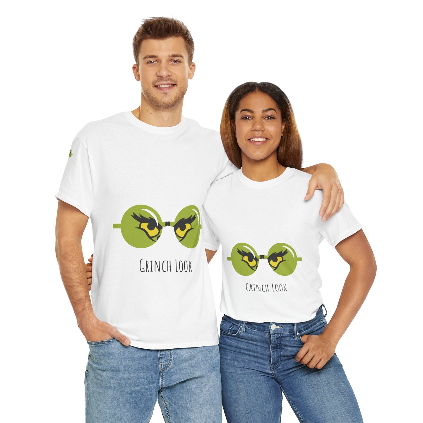Camiseta con manga "That Grinch Look" Con detalle de estampado en la manga